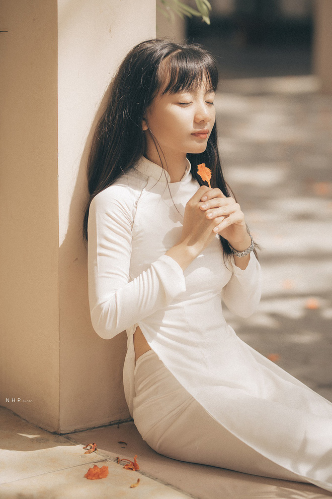 Cặp chị em sinh đôi Vũng Tàu sở hữu đôi mắt đẹp hút hồn trong loạt ảnh chia tay trường cấp 3 Cặp chị em sinh đôi Vũng Tàu sở hữu đôi mắt đẹp hút hồn trong loạt ảnh chia tay trường cấp 3